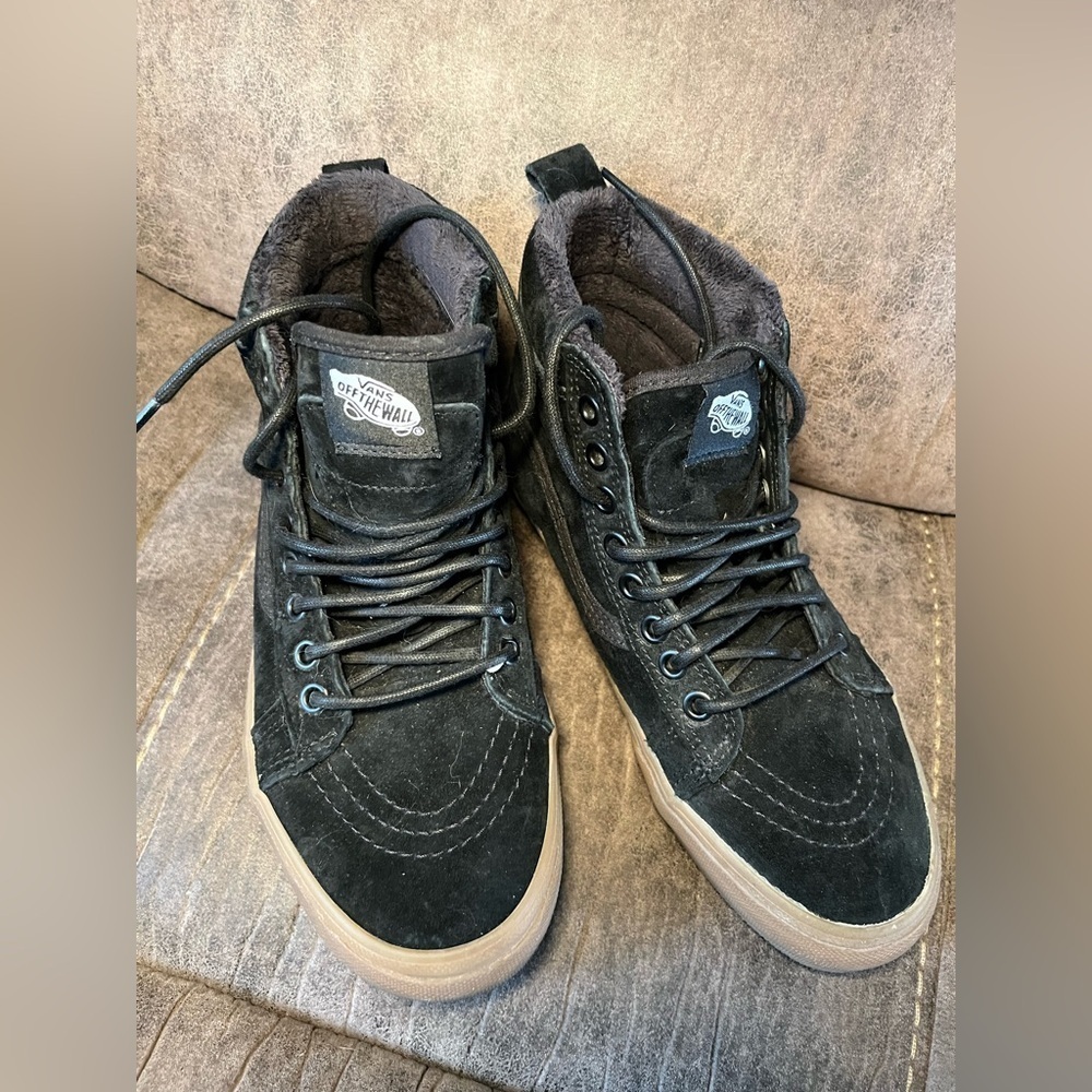 Men’s Vans Sk8-Hi MTE Black & Gum Suede Shoes - Picture 2 of 8